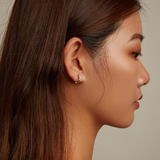 Barevné náušnice ve tvaru kruhu se stříbrným povrchem